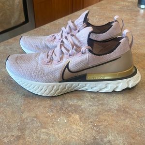 Women’s Nike React size 11
